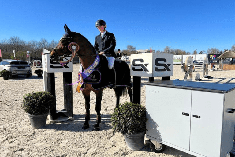 Charlotte Philippe em segundo lugar na competição CSI 2* 1,45m LR em Lier