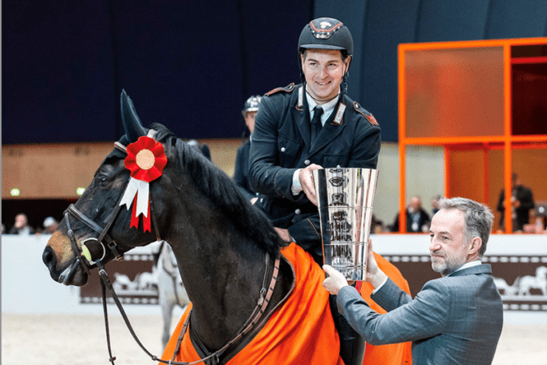 Emanuele Gaudiano volta a correr para a vitória com Carlotta 232 em Saut Hermès 5* 1,50m