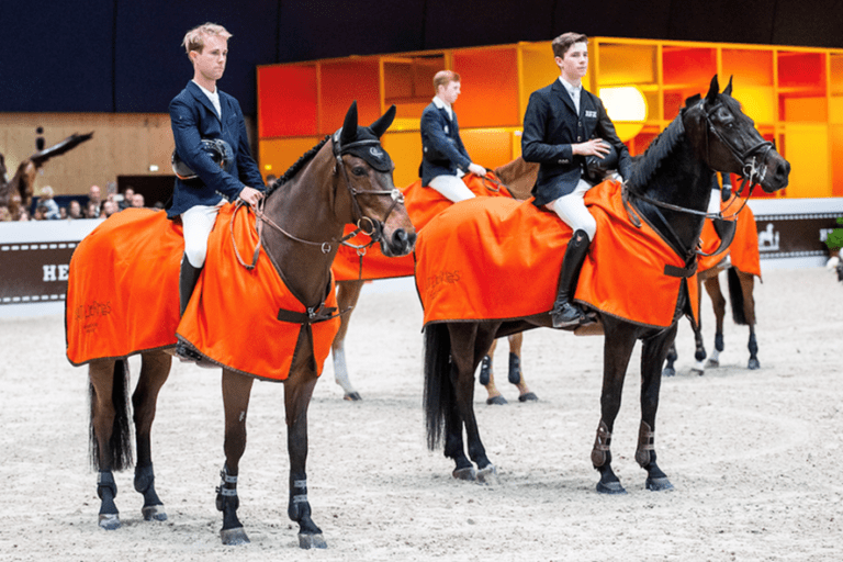 Gilles Thomas e Thibeau Spits vencem a competição por equipes Sub-25 da Saut Hermès