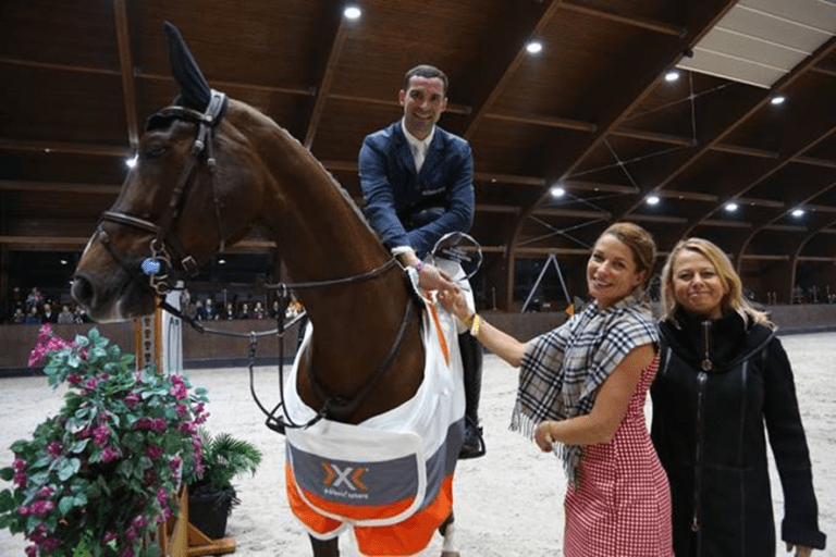 Twentytwo des Biches se assusta com um acidente durante Saut Hermès