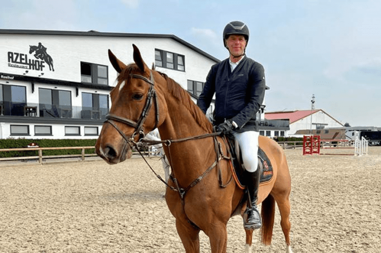 Nico Van Der Plaetsen segundo na classe CSI 1* 1,30m em Lier
