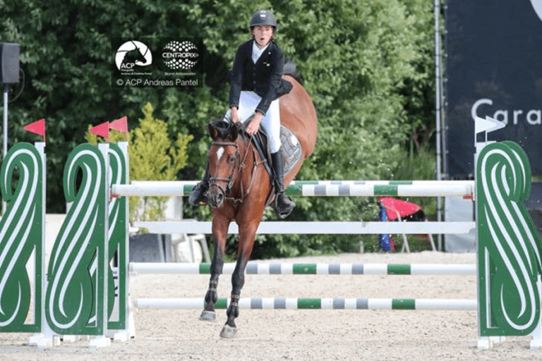 Bart Jay Junior Vandecasteele imbatível na classe 2* 1,40m de Valência