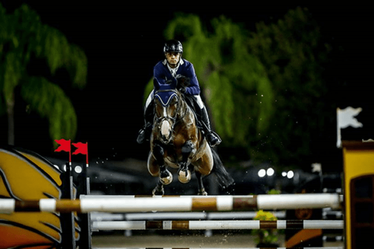 Jovem talento Paulinho Miranda, 21, com Kentucky M, fatura o Clássico no HRC Equestrian Festival no interior paulista