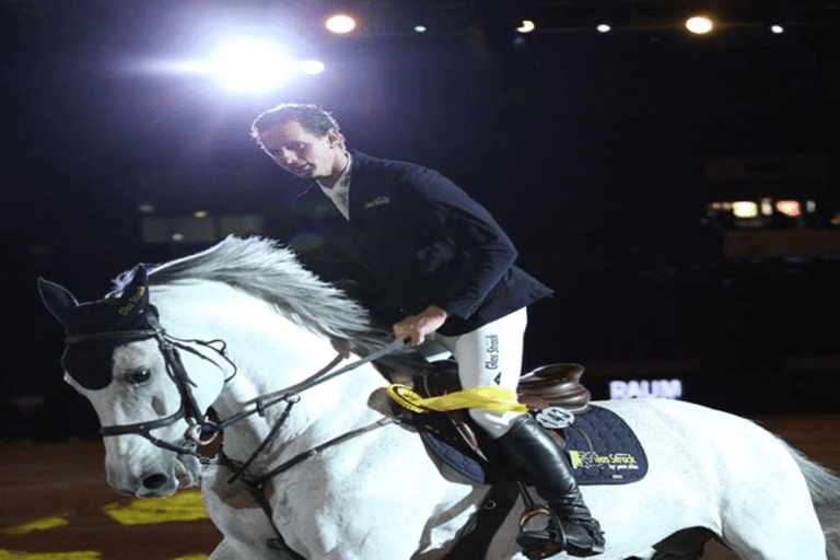 Felix Hassmann se despede de seu cavalo de carreira SL Brazonado