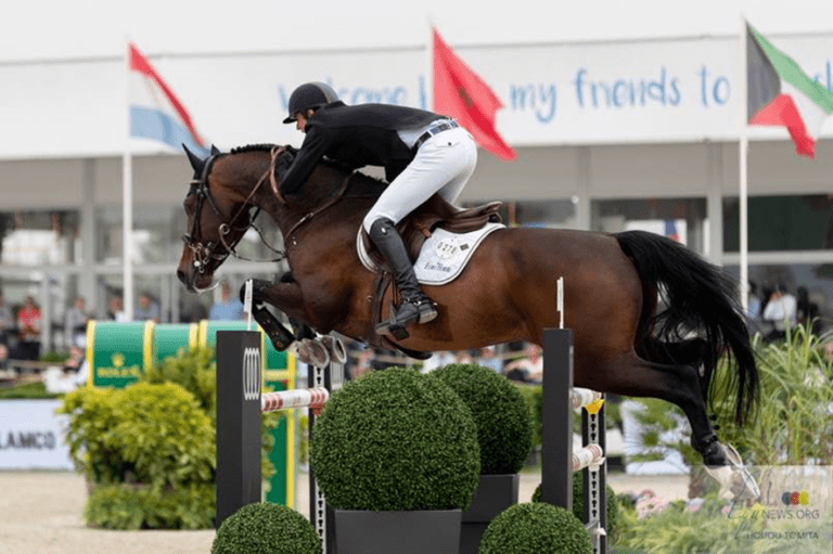 Jos Verlooy está à frente de Wilm Vermeir na classe 5*1,50m no Royal Windsor Horse Show