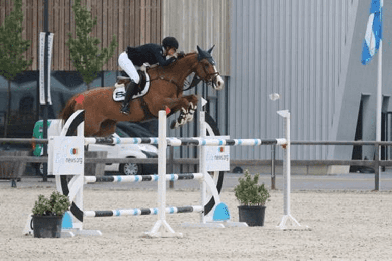 Zoe Conter salta entre os cinco primeiros da última classe 5* 1m50 do México