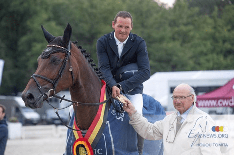 Wim Vinckx só tem que passar Felix Hassmann na qualificação GP 4* 1m45 de Gross Viegeln