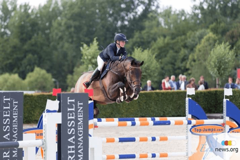 Elisa Strubbe salta para o terceiro lugar na classe inaugural de 2*1m40 de Zuidwolde