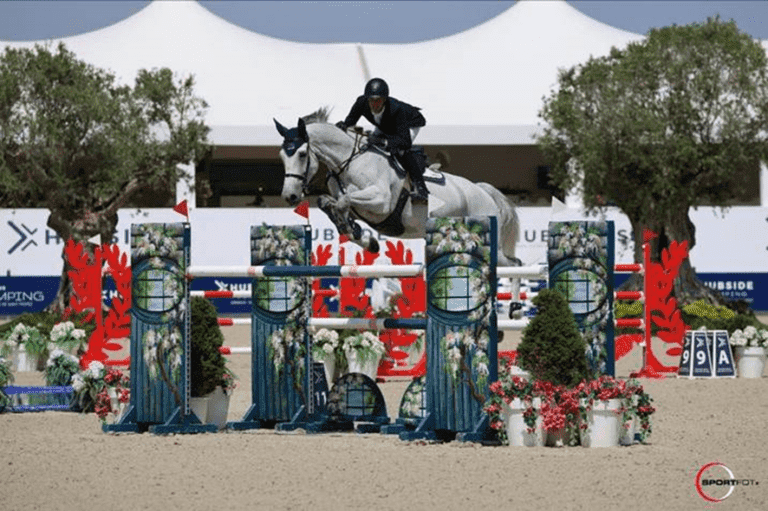 Maxime Harmegnies vence a classe CSI3* 1,50m em St-Tropez