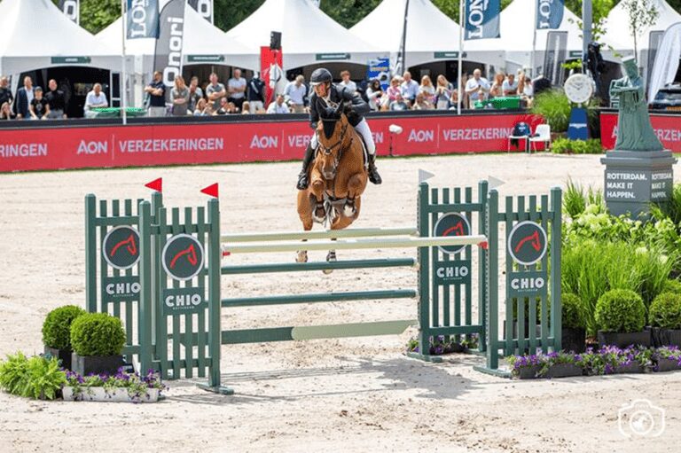 Pieter Clemens brilha no pódio da classe principal de 1,50m em Roterdã