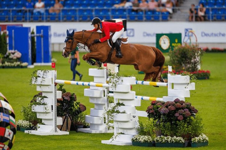 Nicola Philippaerts melhor belga na classe principal Aachen. McLain Ward vence