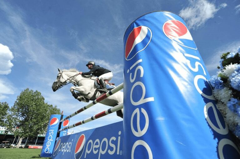 Nicolas Pizarro com sua primeira vitória no International Ring em Spruce Meadows