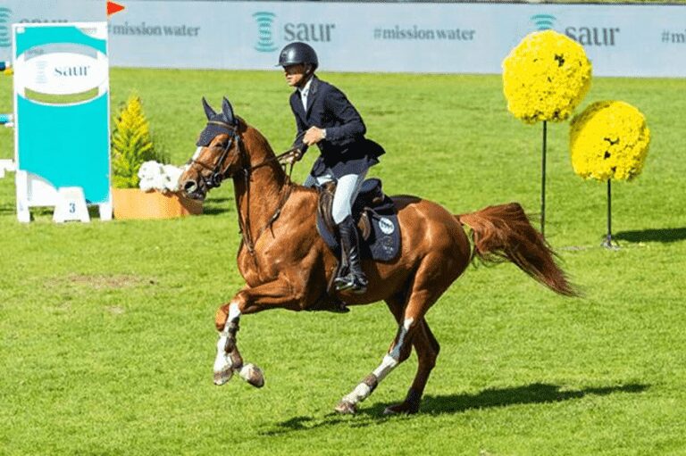 Wilm Vermeir no pódio na classe 4*1,45m na Tops International Arena