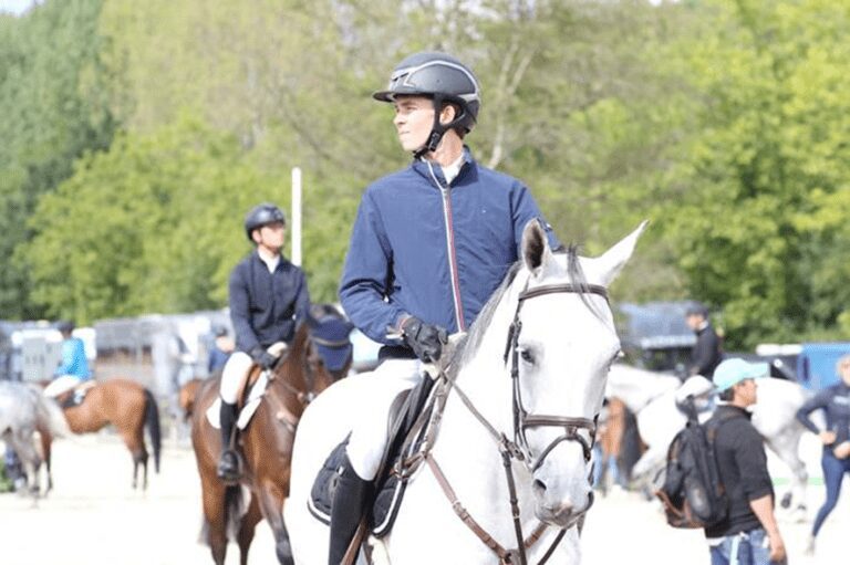 Thibeau ataca forte desde os blocos de partida no Campeonato Europeu Young Riders