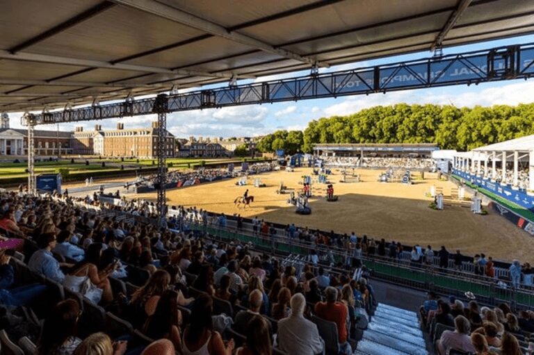 Gilles Thomas toca o hino nacional belga em Londres