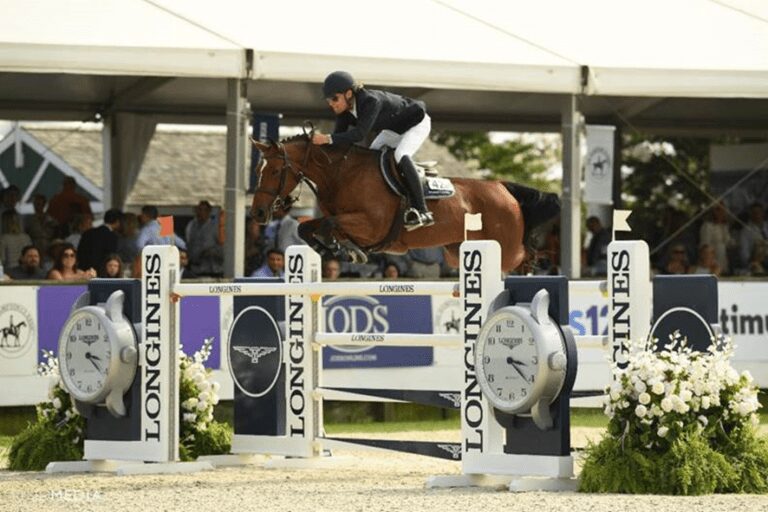 O belga Kalinka van ‘t Zorgvliet dá a Karl Cook a vitória no Grand Prix no Hampton Classics
