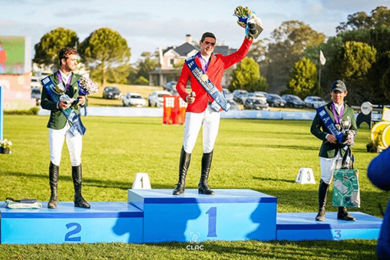 Missão cumprida e hasta la vista no Brasil em 2023 | Eduardo Mattar conquista prata, e Leandro Abrahão, bronze no Sul-americano Young Riders 2022, na Argentina