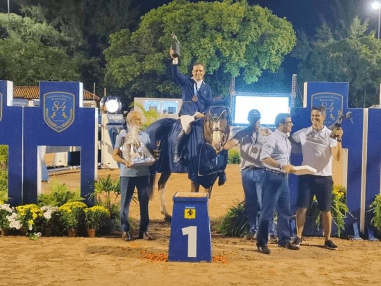 Stephan Barcha vence GP Troféu Roberto Marinho de Hipismo