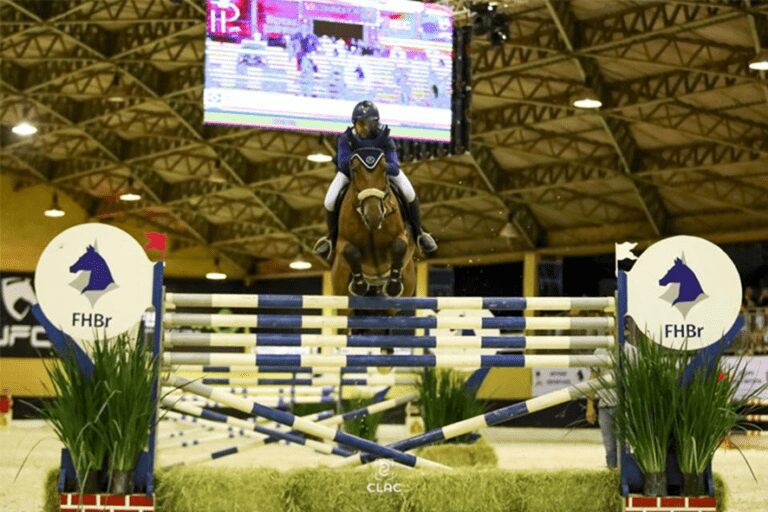Rafael Rodrigues e Odilon saltam 1.75m na 4 barras do Indoor
