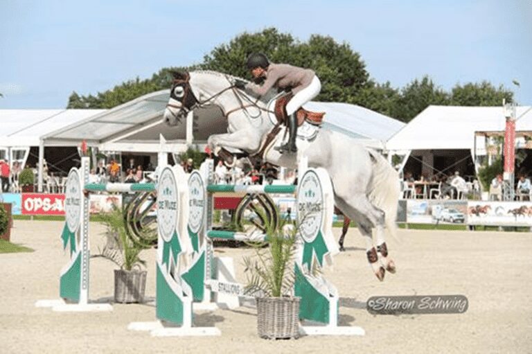 Celine Schoonbroodt-de Azevedo brilha no 4* Sharjah