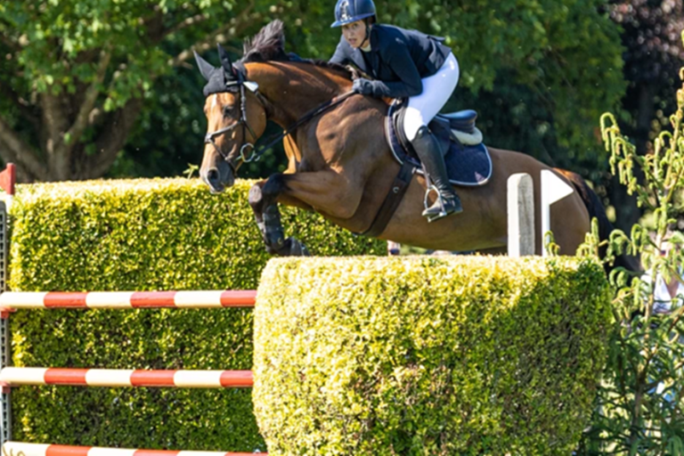 Ella Dalton fornece uma dose sólida de poder feminino no CSI4 * Speed ​​​​Derby de Hickstead