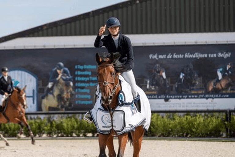 Marthe Heudens se coroa vencedora no CSI2* Grand Prix of Lier