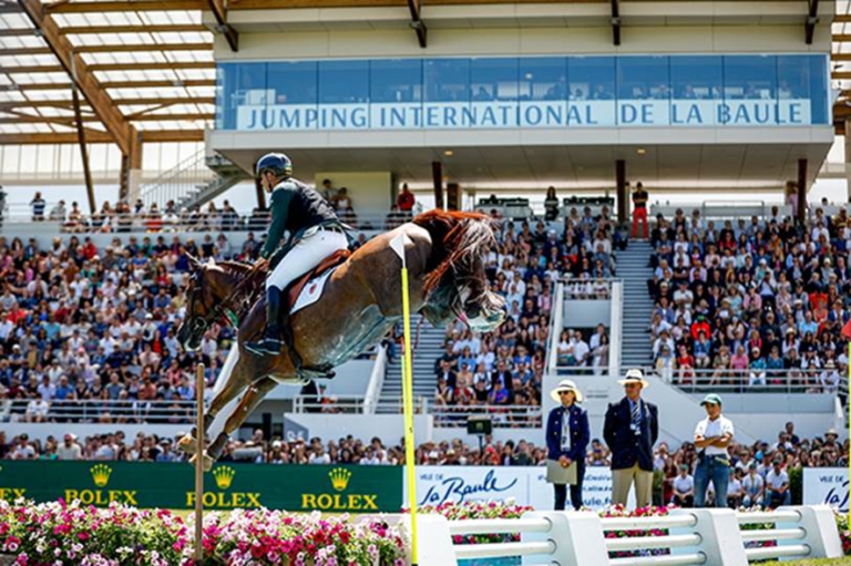Rodrigo Pessoa e Major Tom no placar no GP5* Rolex em La Baule, França