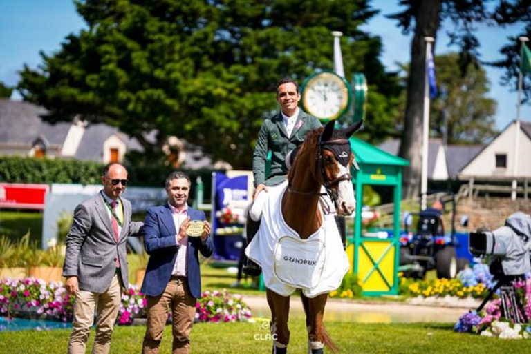 BH “Chevaux Nutreal Hex Lup Imperio Egipcio” em 4º no Grande Prêmio de La Baule
