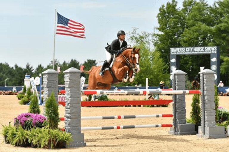 Kent Farrington e Creedance, de 16 anos, vencem a classe principal de Travers City