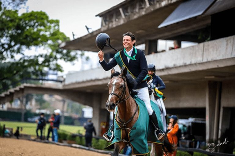Bianca Matarazzo, Bruno Limongi, Isabela Loureiro, Hannelyse Wagner e Agamenon Freire Jr no topo do pódio do Brasileiro de Amadores 2023