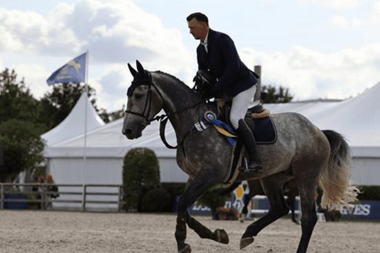 Thomas Mertens e Cosimo de Leau Z no topo em Valkenswaard