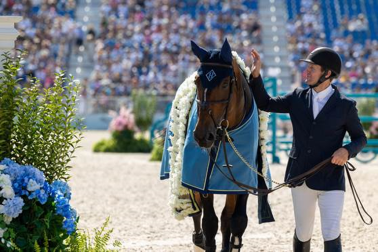 HH Azur ganha o título de cavalo do ano da USEF!