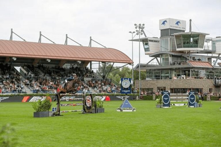 Michael Pender é o seu maior rival no CSI5*-W 1.50m Longines Grand Prix Qualifier em Sharjah