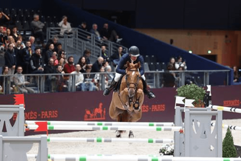 Roger-Yves Bost entusiasma a torcida em Paris!