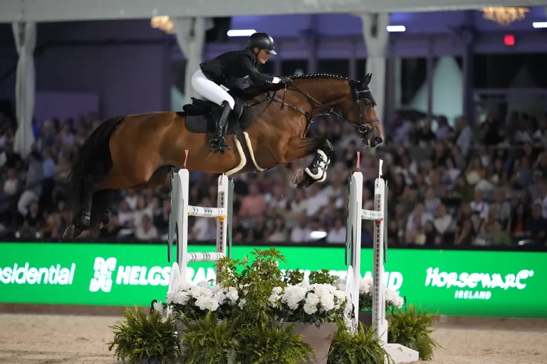 Luciana Lossio e “Lady Louise Jmen” na capa da The Chronicle Of The Horse