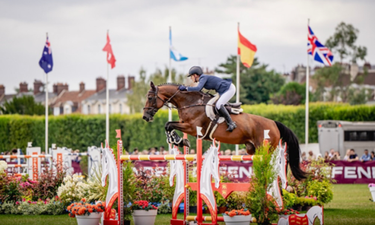 Luciana Lossio conquista medalha de ouro, no GP de Chantilly