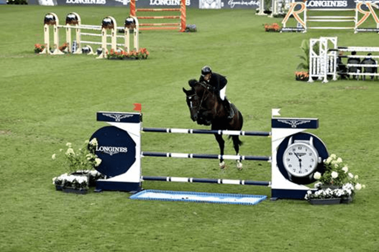 O holandês voador Kevin Jochems conduz seu Flying Jackie à vitória no CSI5* 1m45 Longines Ranking de Valkenswaard
