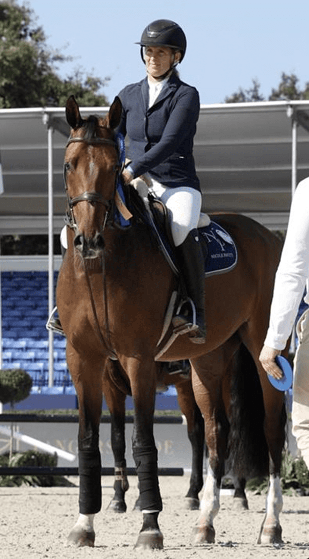 Nicole Pavitt e Cornet de Follyfoot vencem o Campeonato Mundial de Reprodução de Salto FEI WBFSH Consolation Class para 7 anos